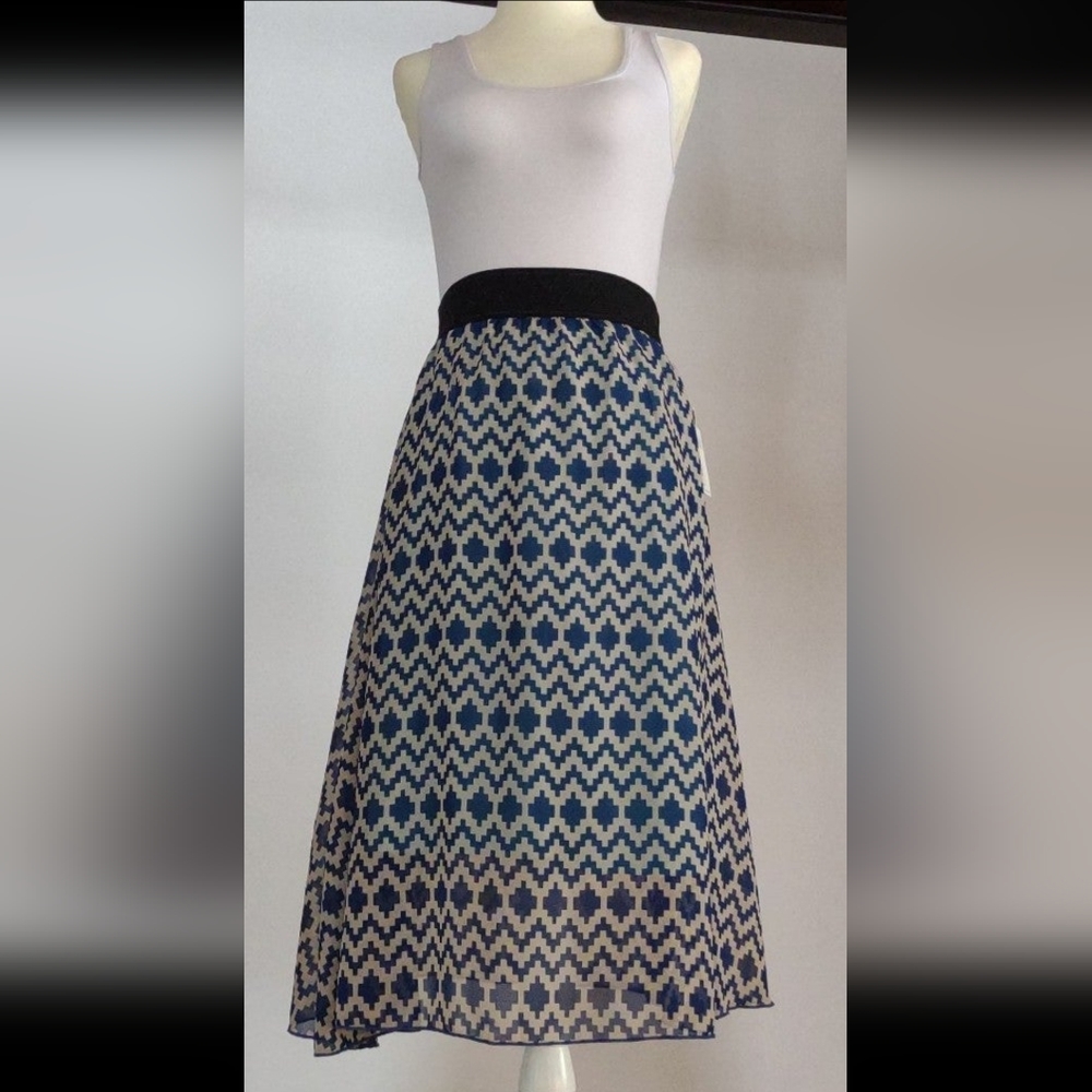 LuLaRoe| XS blue and white patterned midi skirt| NWT
